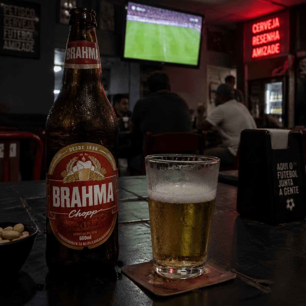 Cerveja gelada e futebol